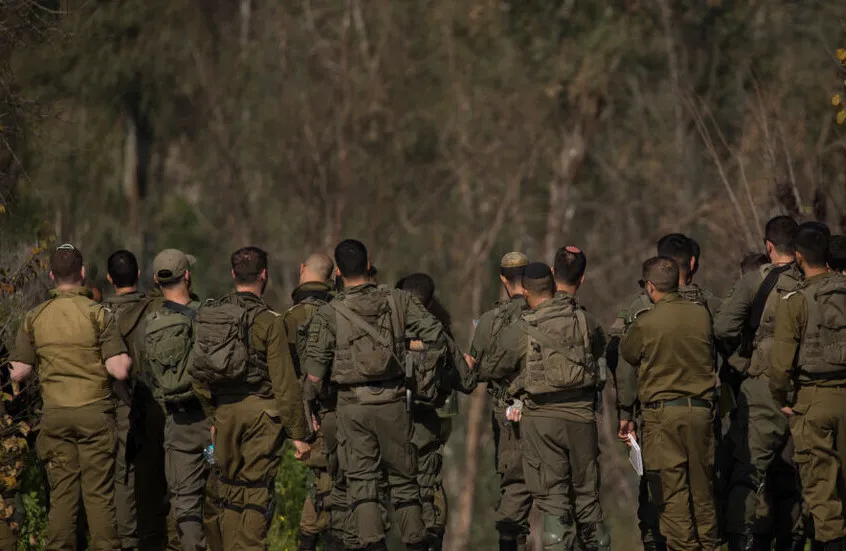 الجيش الإسرائيلي يستدعي 100 ألف جندي ويعلن عن إجراءات عسكرية على حدود مصر والأردن ولبنان